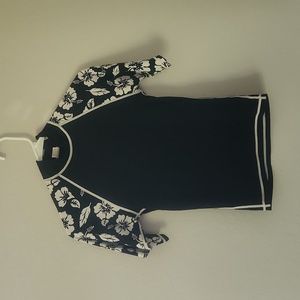 Womens XS short sleeve rash guard